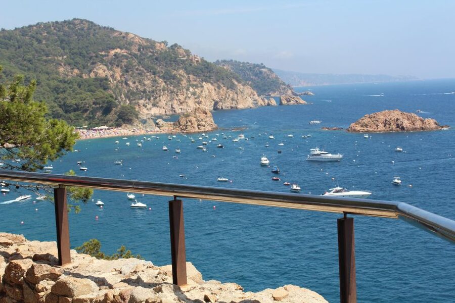 From Barcelona: Tossa de Mar Day Tour with Beach Time - What the six-hour free period really gives you