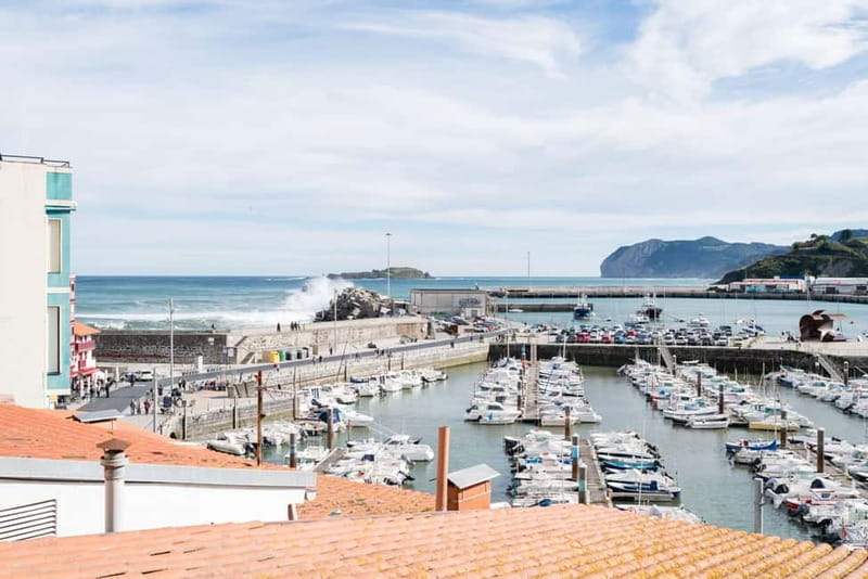 From Bilbao: Gaztelugatxe, Gernika, and Mundaka Group Tour - Who will enjoy this tour most