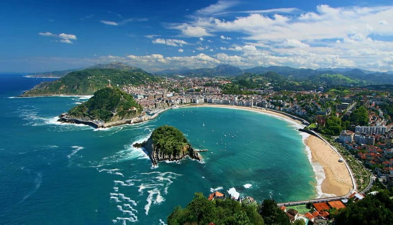 From Bilbao: Loyola, Getaria, Zarautz and San Sebastian Tour - Getaria, a fishing town with famous sons