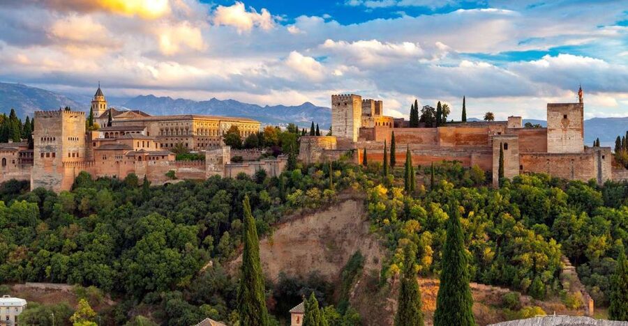 From Costa del Sol: Granada, Alhambra + Nasrid Palaces Tour - Walking, weather, and the pace of the day