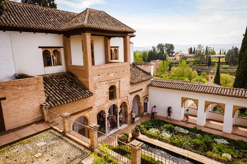 From Costa del Sol: Granada Full-Day Tour - Walking the Generalife Gardens