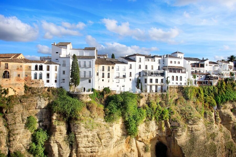 From Costa del Sol: Ronda Village Tour w/ Maestranza Ticket - What the multilingual guide adds