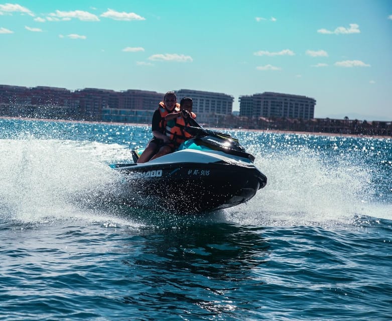From Dénia/Jávea: Cala Blanca Boat Trip with Jet Ski & Lunch - Crew service and the Spanish-language setup