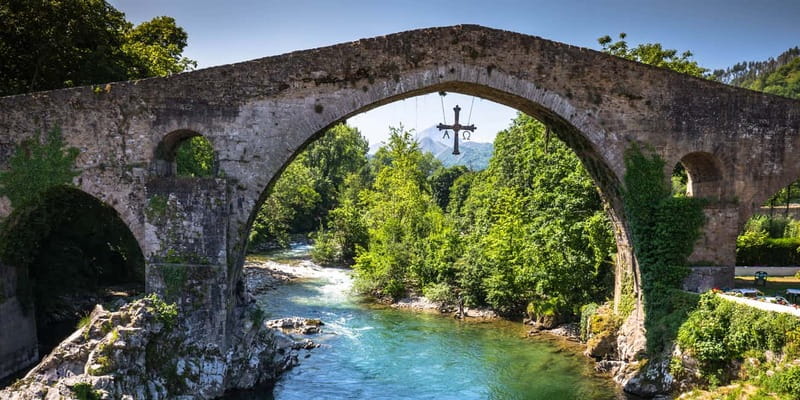 From Gijón: Covadonga, Cangas de Onís, and Lastres Day Trip - Cangas de Onís, cider, and the Sella bridge