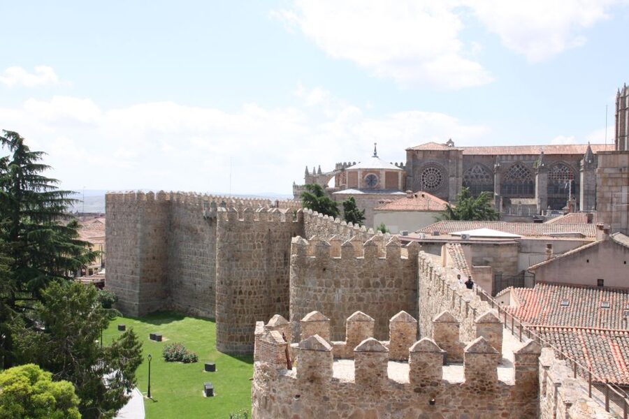 From Madrid: Avila and Segovia Full-Day Tour - Walking through Segovia’s old center