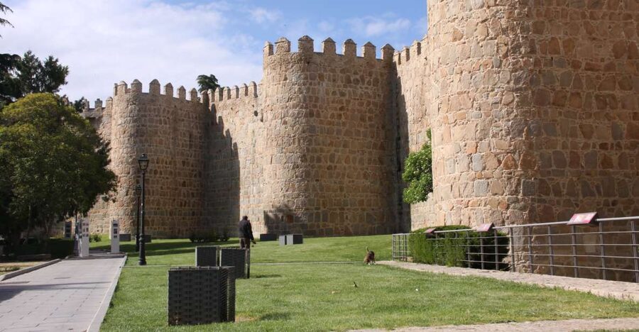From Madrid: Avila and Segovia Full-Day Tour - Starting in Madrid and riding to Ávila
