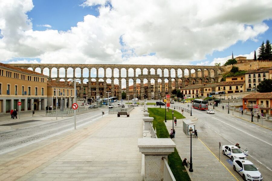 From Madrid: Avila & Segovia Day Tour with Monument Tickets - The Alcázar, a castle with a storybook outline