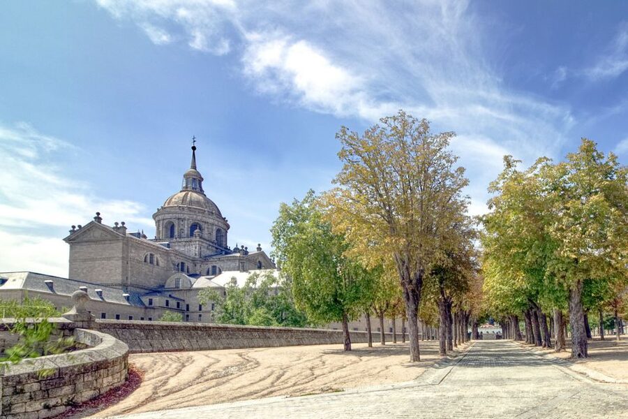 From Madrid: El Escorial and Valley's Basilica Half Day Tour - The Valley of the Fallen and its difficult meaning