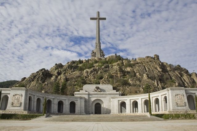 From Madrid: El Escorial, Valley and Segovia Day Trip - El Escorial, a royal monastery built for power and prayer