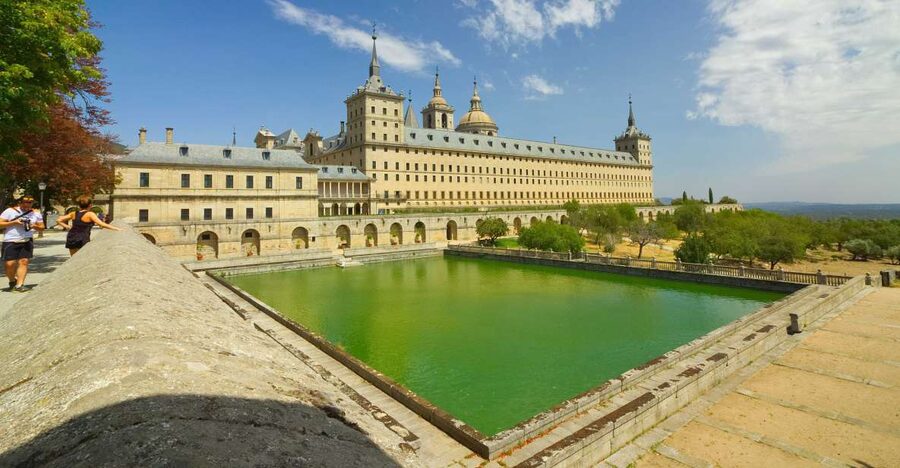 From Madrid: El Escorial, Valley and Segovia Day Trip - The Valley of Cuelgamuros and its difficult story