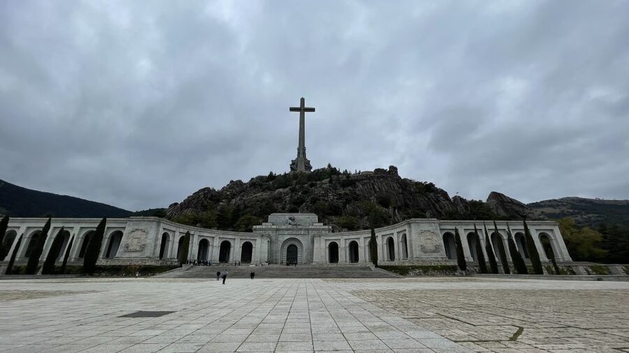 From Madrid: Escorial Monastery and the Valley of the Fallen - Leaving Madrid for San Lorenzo de El Escorial
