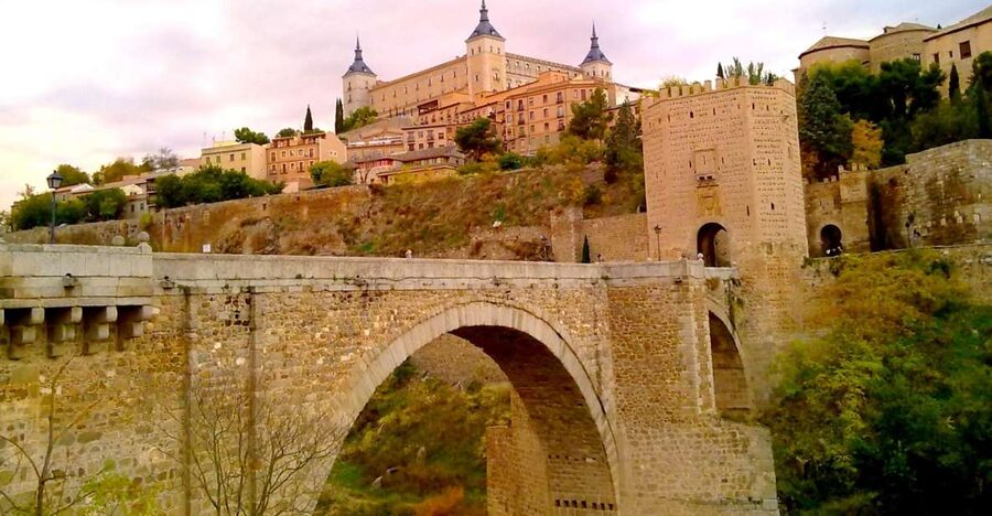 From Madrid: Guided Day Trip to Segovia and Toledo - Leaving Madrid from Santo Domingo