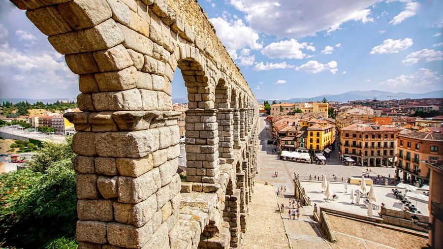 From Madrid: Guided Day Trip to Segovia, optional Alcázar - Should you book it?