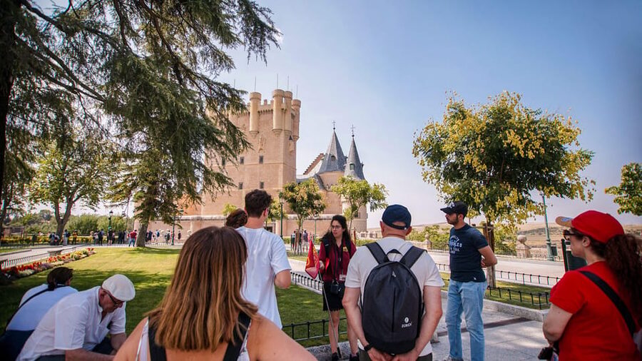 From Madrid: Guided Day Trip to Segovia, optional Alcázar - Free time for food, shopping, and your own route