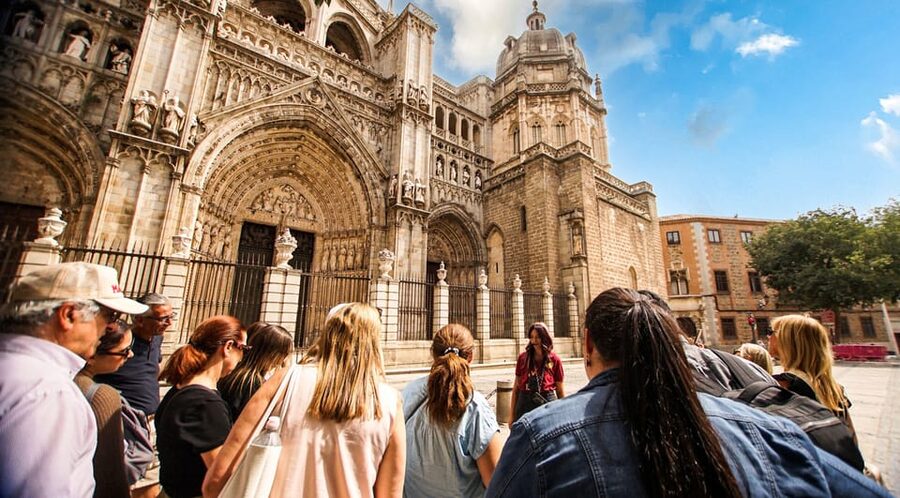 From Madrid: Guided Day Trip to Toledo by Bus - The ride south and the Mirador del Valle stop