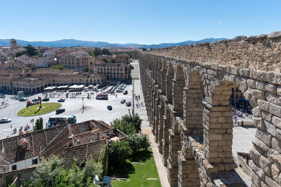 From Madrid: Segovia & Avila Day Trip with Optional Tickets - The Alcázar is an exterior highlight