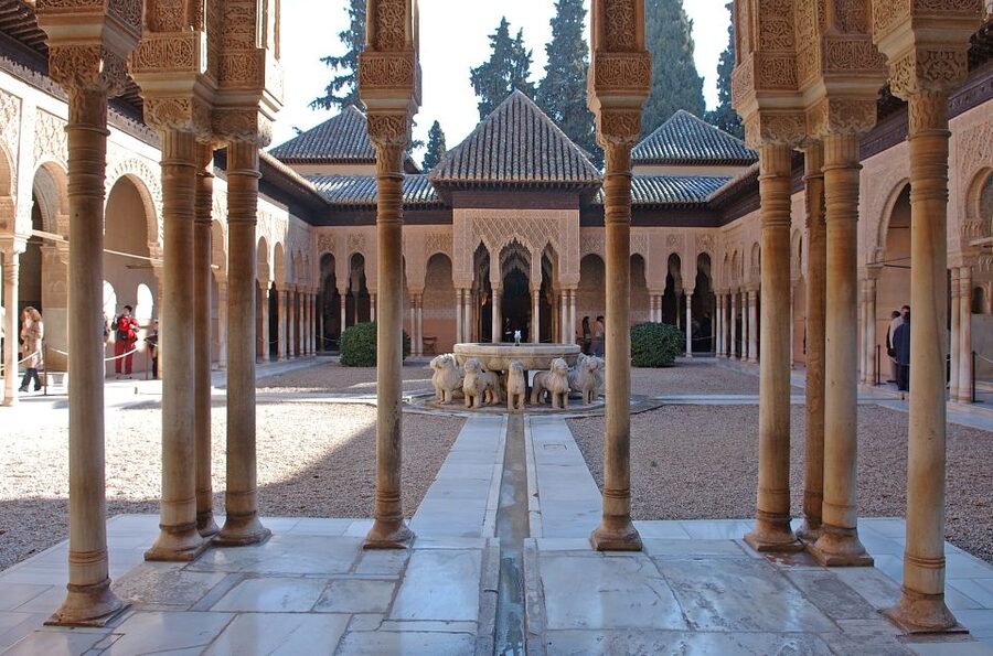 From Malaga: Alhambra Guided Tour with Entry Tickets - Alcazaba, the military heart of the hill
