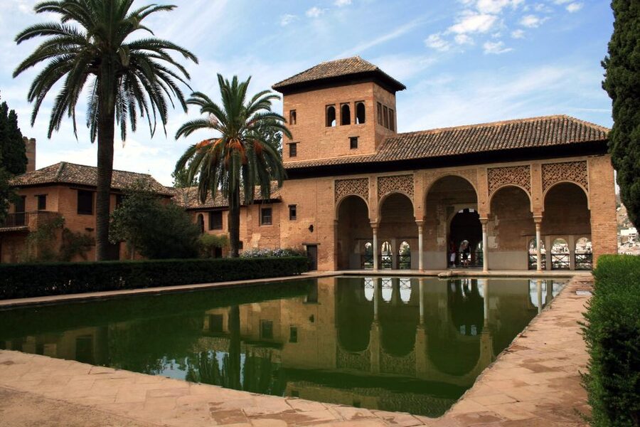 From Malaga: Alhambra Guided Tour with Entry Tickets - Timing, cruise schedules, and practical limits