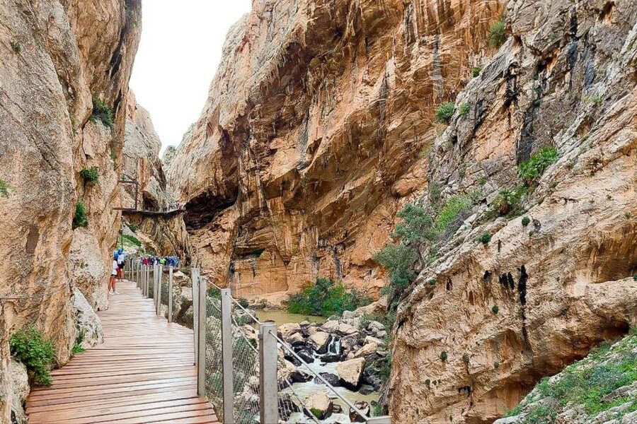 From Málaga: Caminito del Rey Guided Day Trip - What the 2.5-hour walk feels like