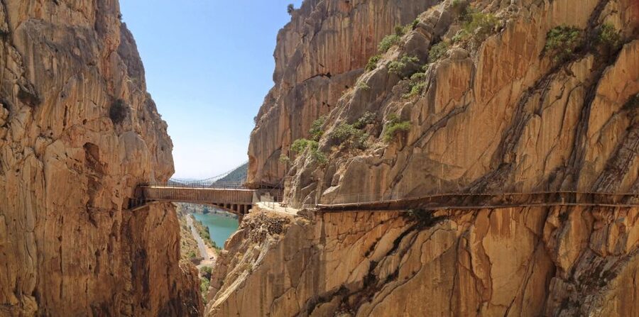 From Málaga: Caminito del Rey Small-Group Tour with Picnic - From the Conde del Guadalhorce dam to the gorge