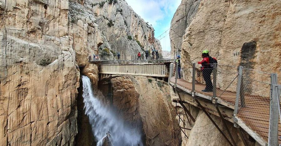 From Malaga: Caminito del Rey/White Village Tour & Tapas - A long tapas lunch in the middle of the day