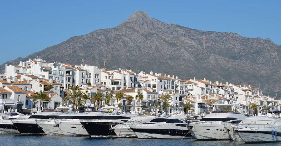 From Malaga or Costa del Sol: Mijas, Marbella & Puerto Banus - One day, three very different Costa del Sol stops