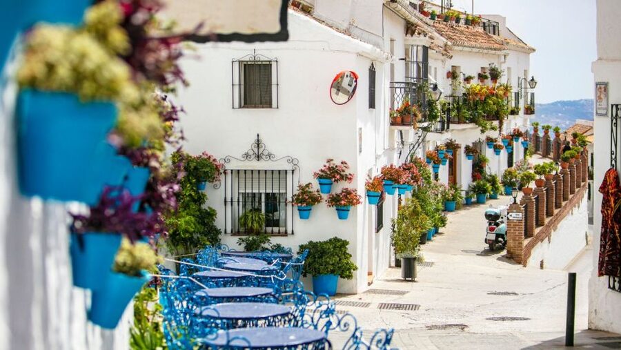 From Malaga or Costa del Sol: Mijas, Marbella & Puerto Banus - Puerto Banus: 45 minutes beside the luxury marina