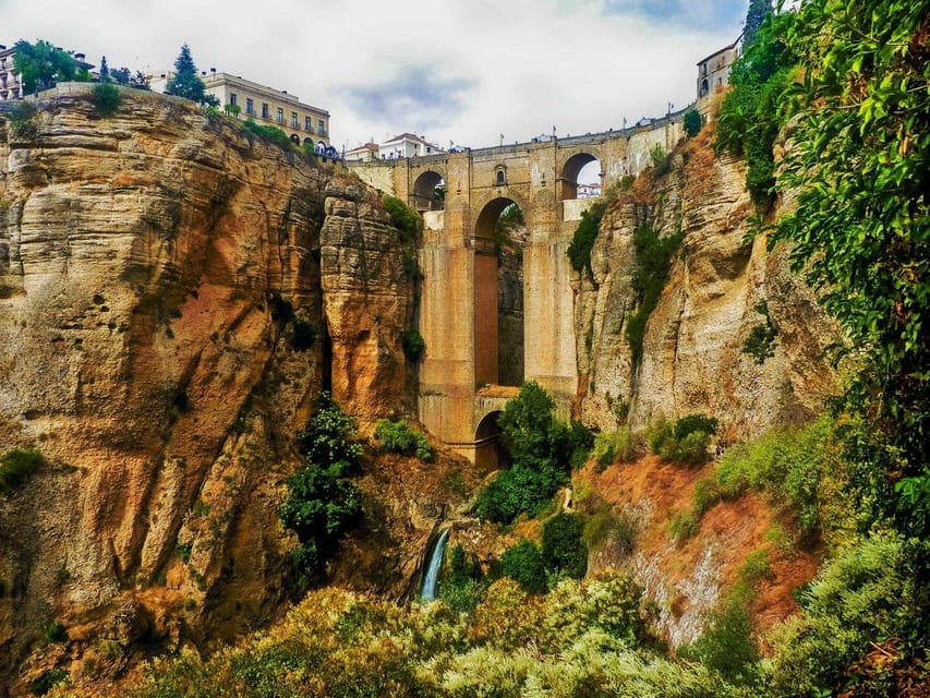 From Malaga: Ronda and Setenil de las Bodegas Day Trip - Meeting in central Malaga and settling into the coach