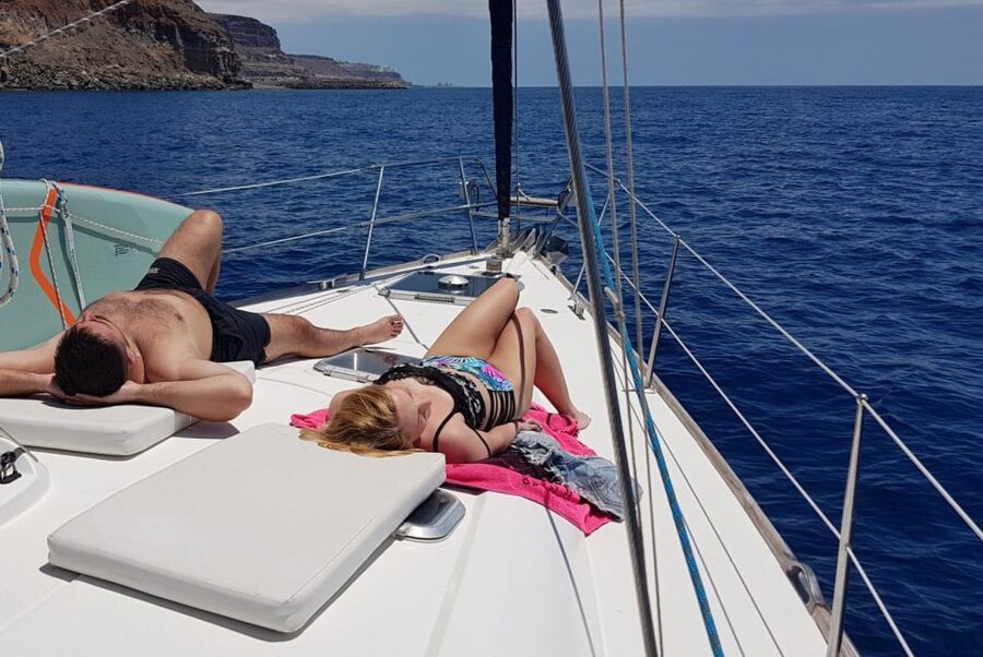 From Puerto de Mogán: Sailboat Trip with Food and Drinks - The first hours under sail