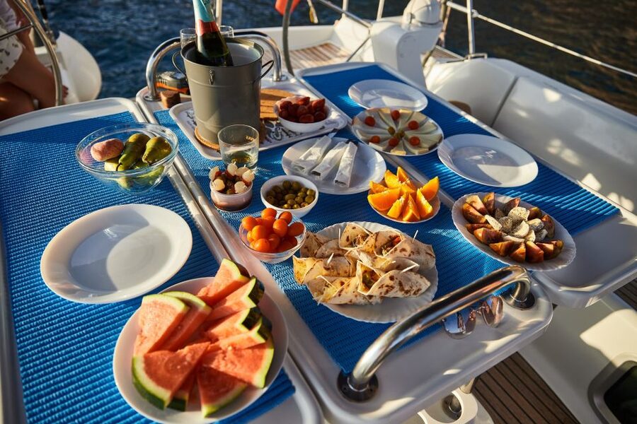 From Puerto de Mogán: Sailboat Trip with Food and Drinks - Who should book this sailing trip