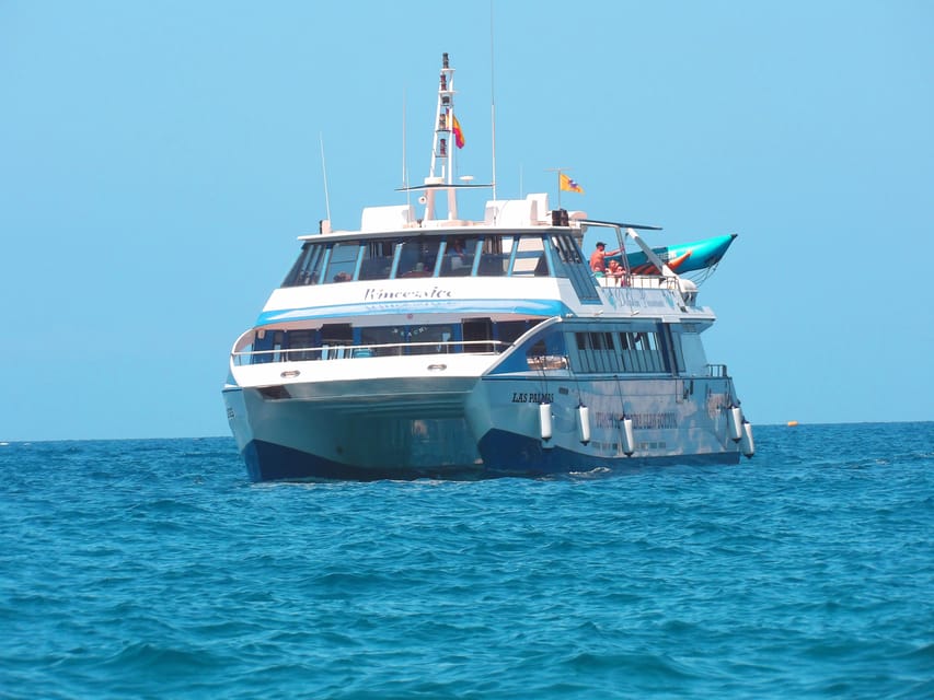 From Puerto Rico: Boat trip along the coast w/ Food & Drinks - What the $47 price really buys you