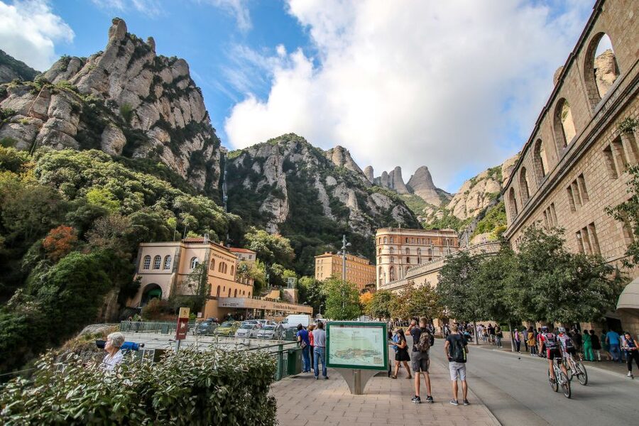 From Salou: Montserrat Monastery and Colonia Güell - Walking and access require an honest check