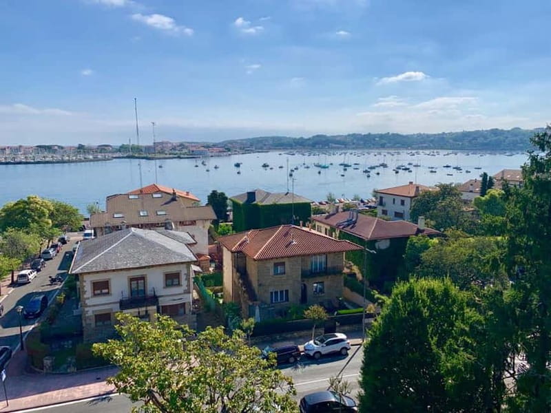 From San Sebastian: Hondarribia, San Pedro & San Juan Tour - The vehicle, pace, and group experience