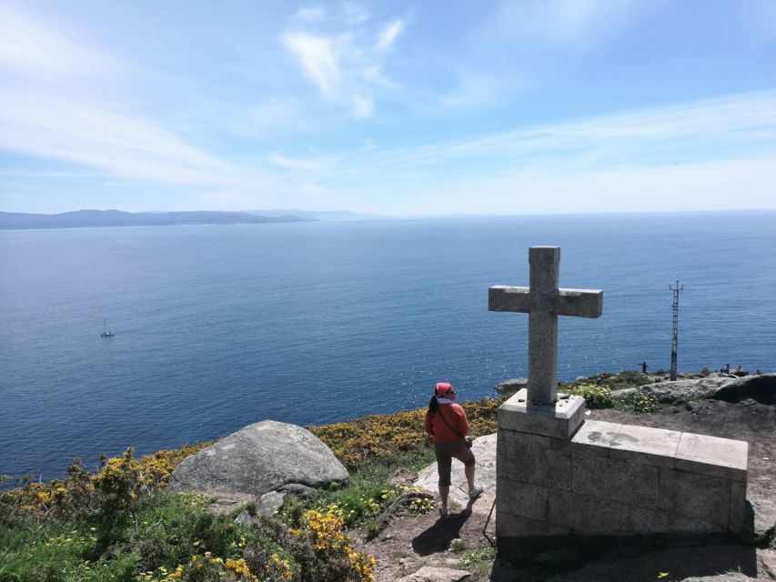 From Santiago: Finisterre, Muxia & Costa da Morte Excursion - Ponte Maceira starts with stone and river views