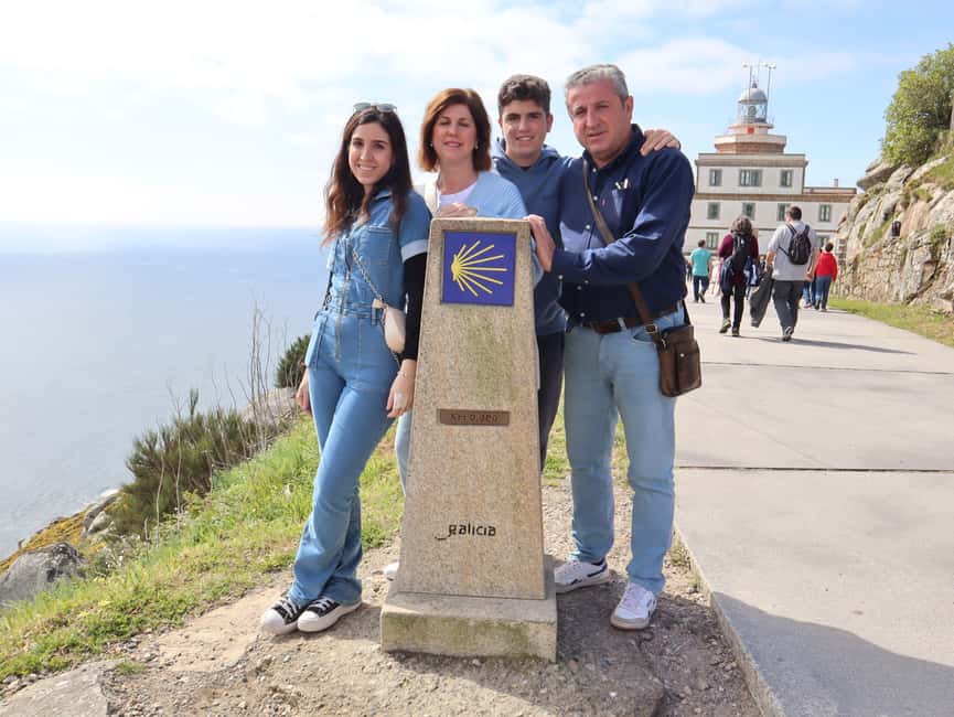 From Santiago: Finisterre, Muxia, Ézaro - 7 stops day tour - Muros begins the day with working-port charm
