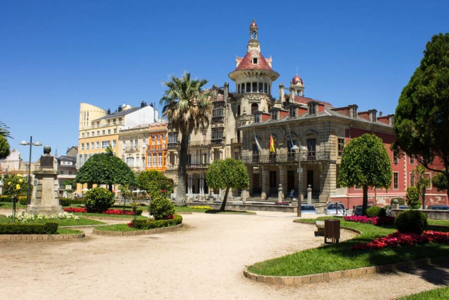 From Santiago: Lugo Ribadeo & Cathedral Beach Full-Day Tour - Meeting the guide at Capilla del Pilar