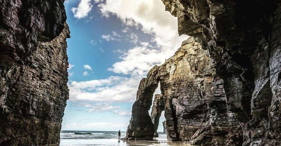From Santiago: Lugo Ribadeo & Cathedral Beach Full-Day Tour - Using Ribadeo as your lunch and harbor break