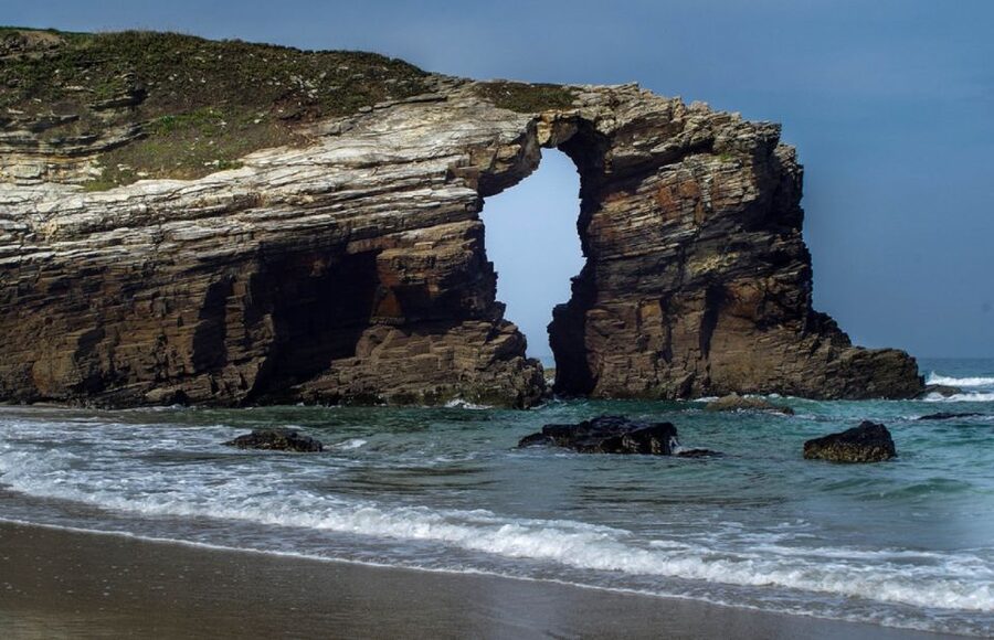 From Santiago: Lugo Ribadeo & Cathedral Beach Full-Day Tour - Walking Lugo’s 3rd-century Roman wall