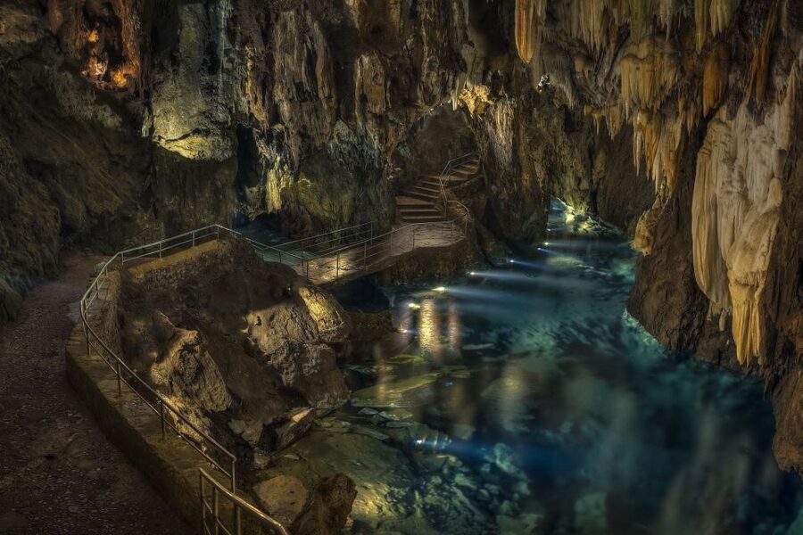 From Seville: Full-Day Aracena & Rio Tinto Mines Tour - Inside the Gruta de las Maravillas