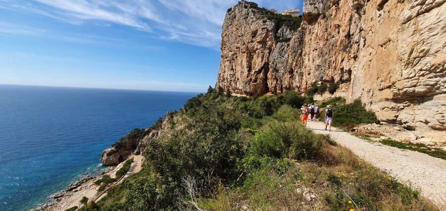 From Valencia: Cala del Moraig Hiking & Beach Trip - Reaching Cala del Moraig and its Cave of the Arches