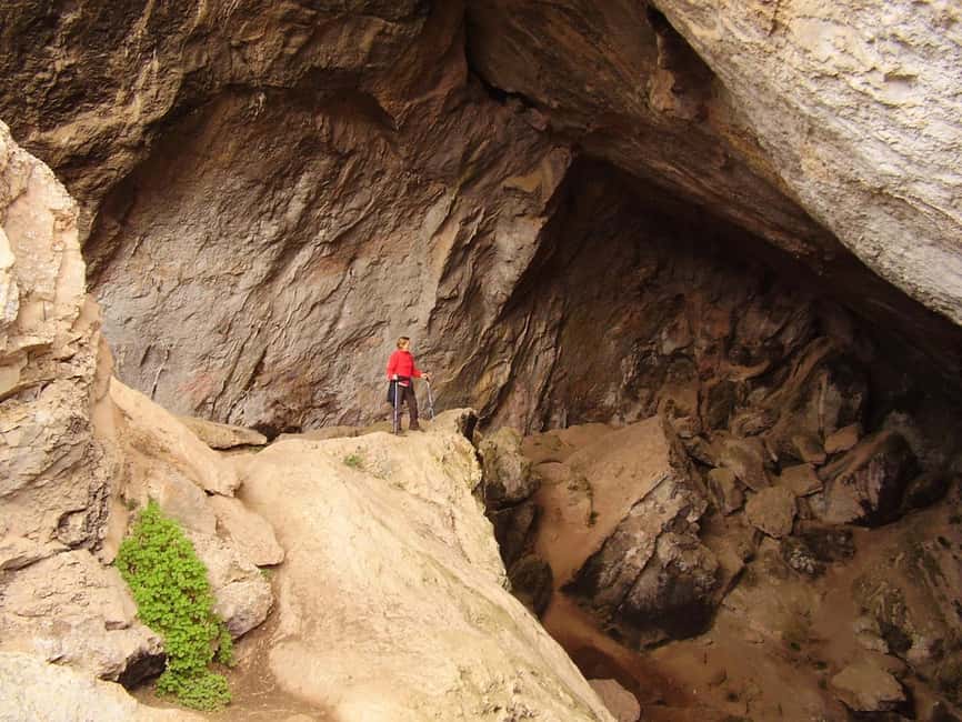 From Valencia: Montanejos Guided Hike with Natural Pools - The mountain walk beside the Mijares River