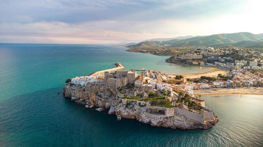 From Valencia: Peniscola Day tour, Game of Thrones - Meeting in Valencia and riding north