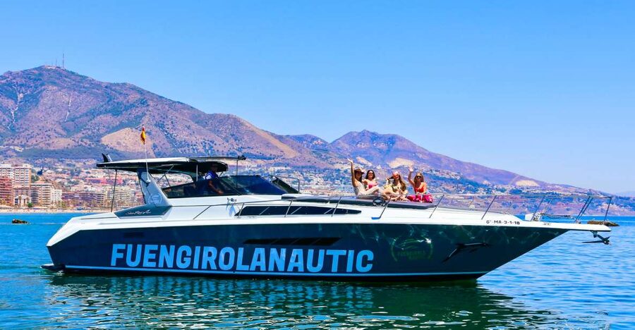 Fuengirola: Dolphin Watching by Yacht with Snacks and Drinks - Setting out from Fuengirola Port