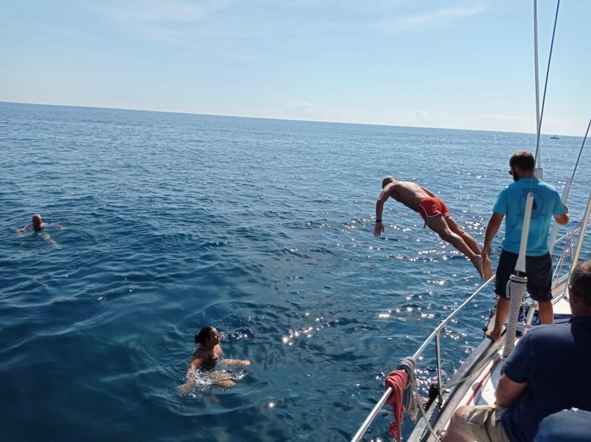 Fuengirola: Dolphin-Watching Sailing Tour with Drinks - Key points to know before you book