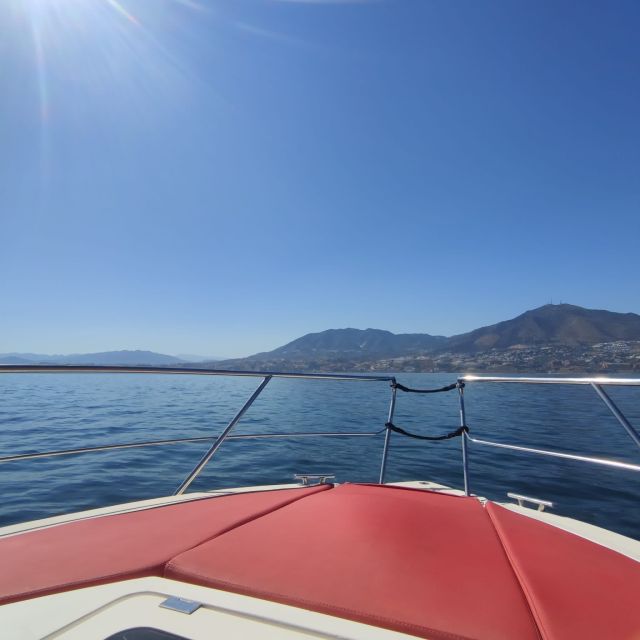 Fuengirola: Fantastic Dolphin Watching Yacht Tour with Drink - Live commentary and the quality of the onboard service