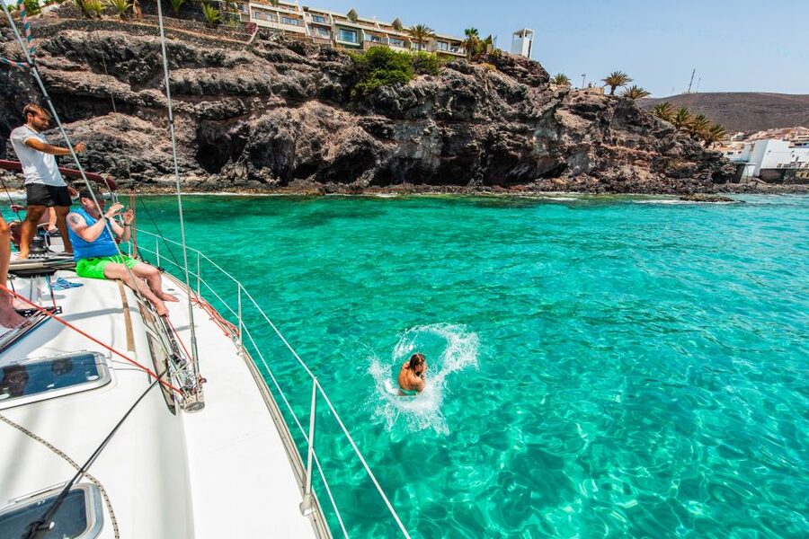 Fuerteventura: Sailing with Snorkeling and Dolphin Watching - Key points at a glance