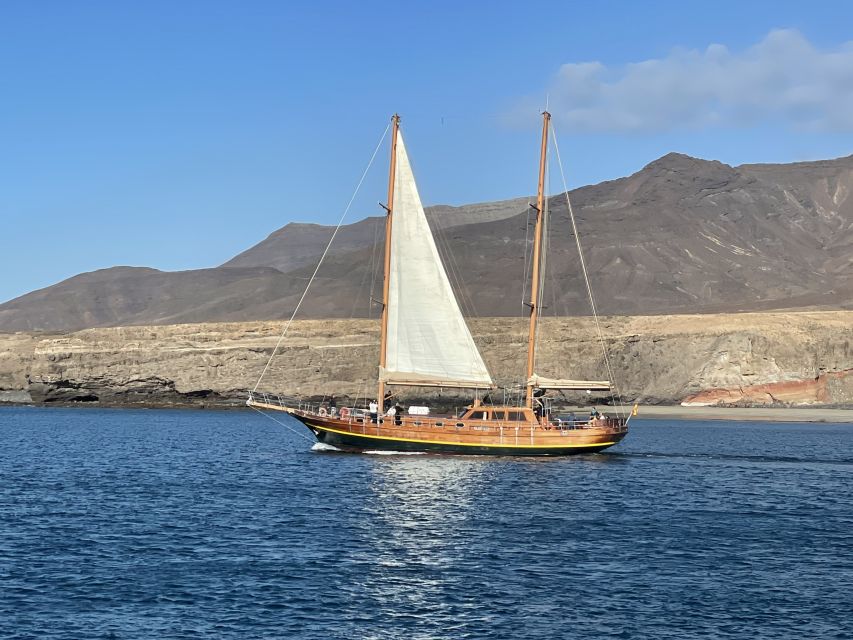 Fuerteventura: Sunset boat trip with DJ, Food & Drinks - The Aphrodite’s deck and onboard mood