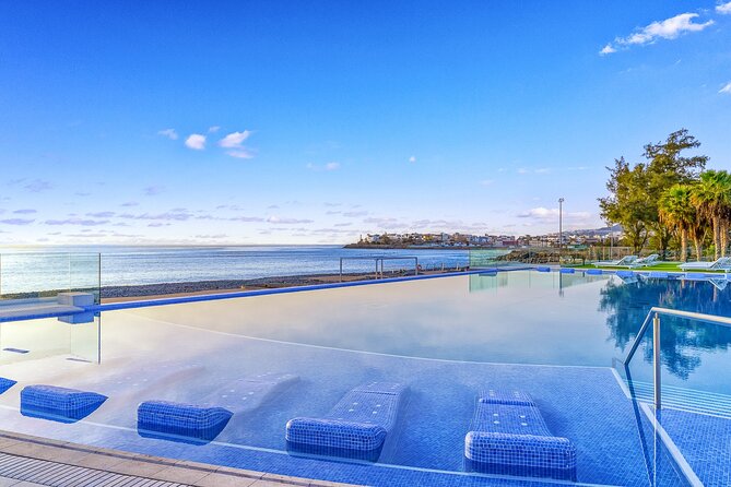 Full Day Ticket at Perchel Beach Club with Lunch - Service, ordering, and the small delays to expect