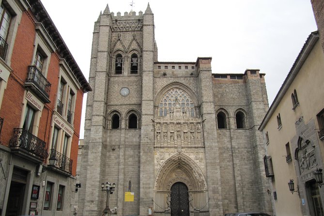 Full Day Tour to Avila & Segovia from Madrid - How the bilingual guiding works