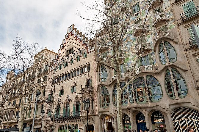 Gaudi & Sagrada Familia Donation-Based Tour in English - The Manzana de la Discordia on Passeig de Gràcia